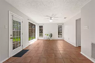 1555 Hillside Elm St, Houston, TX 77062 - Photo 11