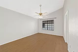 1555 Hillside Elm St, Houston, TX 77062 - Photo 17