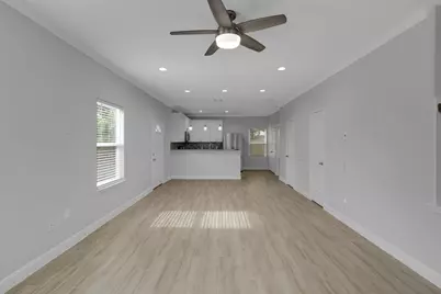 9032 Jutland Road, Houston, TX 77033 - Photo 7