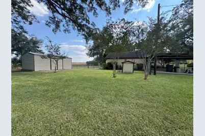 207 S Elm Street, Glen Flora, TX 77443 - Photo 3