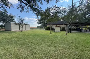 207 S Elm St, Glen Flora, TX 77443 - Photo 3