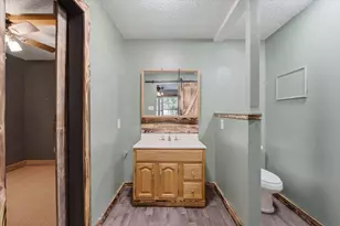 707 Layl Dr, Liberty, TX 77575 - Photo 17
