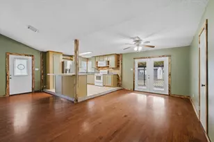 707 Layl Dr, Liberty, TX 77575 - Photo 9