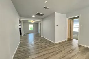 150 Huisache St, Lake Jackson, TX 77566 - Photo 3