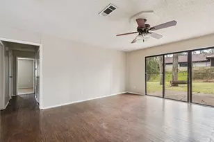 324 Olive St, Huntsville, TX 77340 - Photo 7