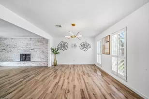 10622 Inwood Dr, Houston, TX 77042 - Photo 5