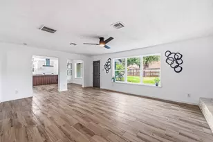 10622 Inwood Dr, Houston, TX 77042 - Photo 11