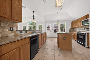 15418 Park Glen Dr, Sugar Land, TX 77498 - Photo 17