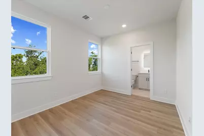 4710 Thornton Villas Lane, Houston, TX 77018 - Photo 23