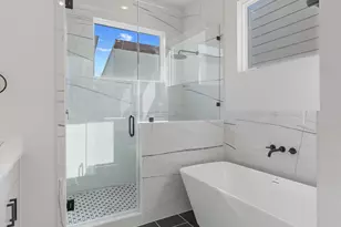4710 Thornton Villas Ln, Houston, TX 77018 - Photo 3