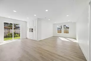 212 N Forrest Ave, La Porte, TX 77571 - Photo 9