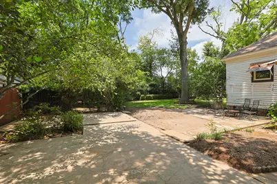 212 S Pine Street, Tomball, TX 77375 - Photo 37