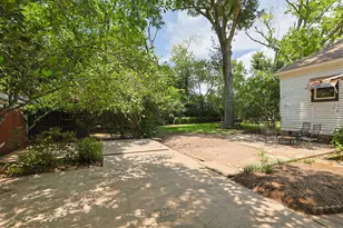 212 S Pine St, Tomball, TX 77375 - Photo 37