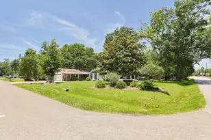 212 S Pine St, Tomball, TX 77375 - Photo 43