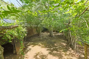 212 S Pine St, Tomball, TX 77375 - Photo 37