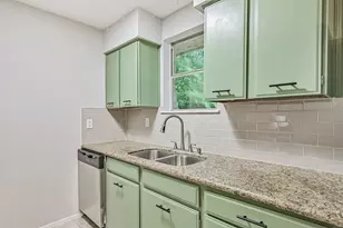 501 Bellmar Ln, Friendswood, TX 77546 - Photo 9