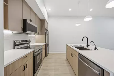 8019 Grandview Street #B, Houston, TX 77051 - Photo 7