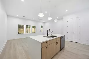 8019 Grandview St, Houston, TX 77051 - Photo 9