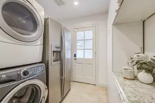 451 Brown Saddle St, Houston, TX 77057 - Photo 29