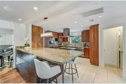 451 Brown Saddle Street, Houston, TX 77057 - Photo 9