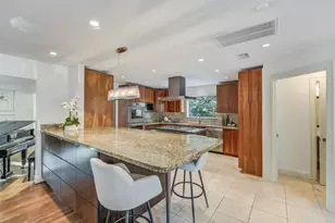 451 Brown Saddle St, Houston, TX 77057 - Photo 9