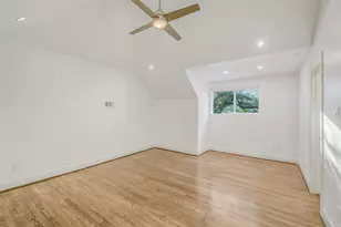 451 Brown Saddle St, Houston, TX 77057 - Photo 23