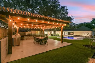 451 Brown Saddle St, Houston, TX 77057 - Photo 35