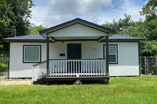 2016 Magnolia Dr, La Marque, TX 77568 - Photo 1