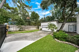 10150 Brinwood Dr, Houston, TX 77043 - Photo 21