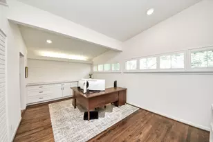 10150 Brinwood Dr, Houston, TX 77043 - Photo 9