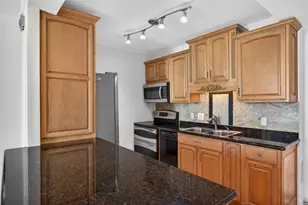 1401 E Beach Dr, Galveston, TX 77550 - Photo 9
