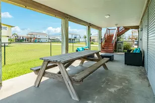 4107 Hardin Dr, Galveston, TX 77554 - Photo 11