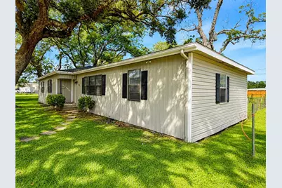 819 W Kyle Road, Clute, TX 77531 - Photo 3