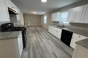 819 W Kyle Rd, Clute, TX 77531 - Photo 17
