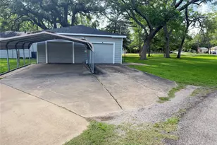 819 W Kyle Rd, Clute, TX 77531 - Photo 25