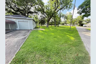 819 W Kyle Road, Clute, TX 77531 - Photo 23