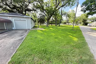 819 W Kyle Rd, Clute, TX 77531 - Photo 23