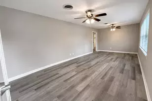 819 W Kyle Rd, Clute, TX 77531 - Photo 5