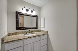 33 Regency Pt, Conroe, TX 77356 - Photo 19