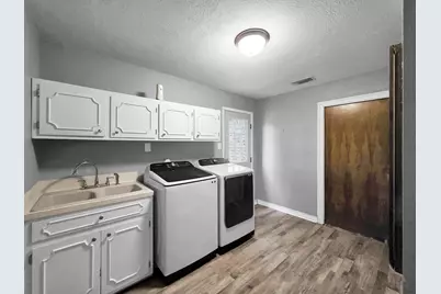 829 S Van Ostrand Avenue, Winnie, TX 77665 - Photo 21