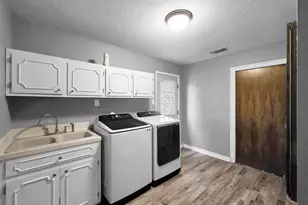 829 S Van Ostrand Ave, Winnie, TX 77665 - Photo 21