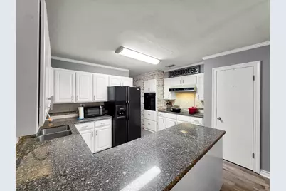 829 S Van Ostrand Avenue, Winnie, TX 77665 - Photo 15
