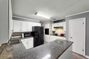 829 S Van Ostrand Ave, Winnie, TX 77665 - Photo 15