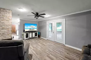 829 S Van Ostrand Ave, Winnie, TX 77665 - Photo 13
