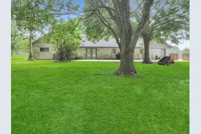 829 S Van Ostrand Avenue, Winnie, TX 77665 - Photo 7
