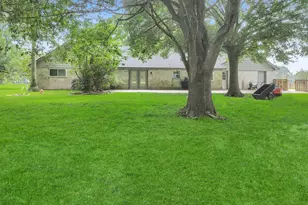 829 S Van Ostrand Ave, Winnie, TX 77665 - Photo 7