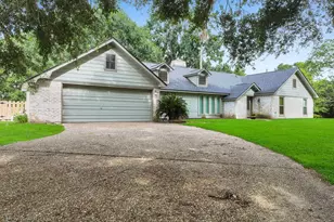 829 S Van Ostrand Ave, Winnie, TX 77665 - Photo 3