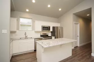 1137 4th St, Rosenberg, TX 77471 - Photo 3