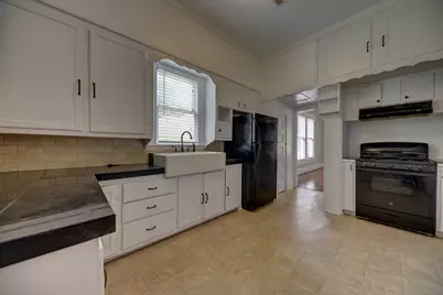 804 E Academy, Brenham, TX 77833 - Photo 7