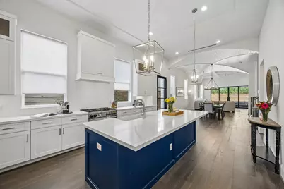 541 W 27th Street, Houston, TX 77008 - Photo 1